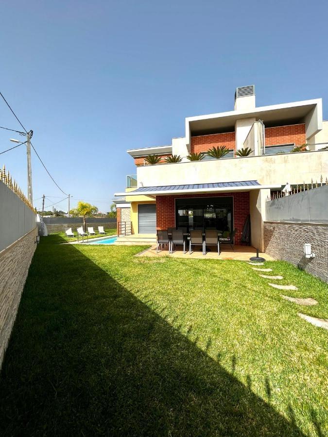 Funtastic Villa With Pool Αλμπουφέιρα Εξωτερικό φωτογραφία